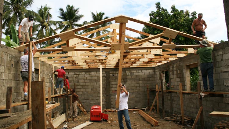 Build Group raising trusses for new building in the Dominican Republic
